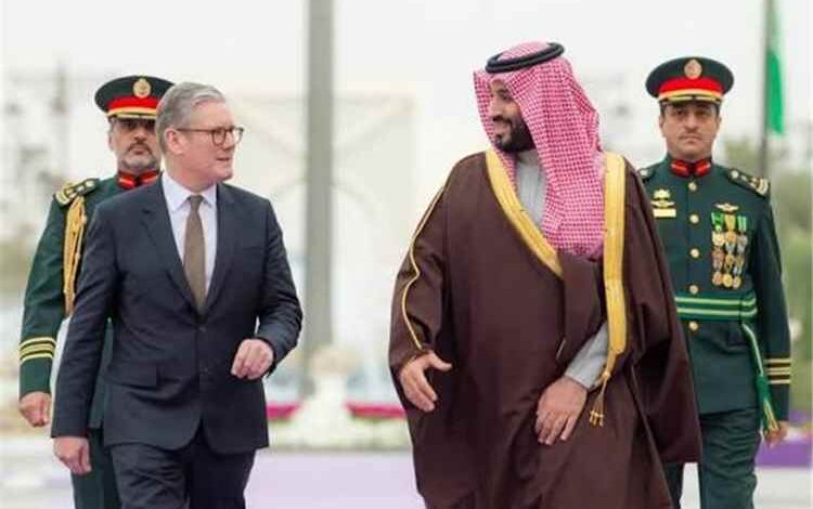 بلومبرغ: بريطانيا تدرس دعم السعودية عسكريًا في مواجهة الحوثيين باليمن