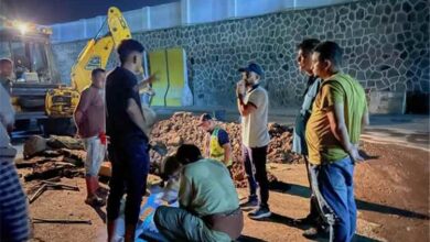 بن جرادي يطلع على أعمال إصلاح كسر في خط المياه المغذي لمنطقة شعب العيدروس