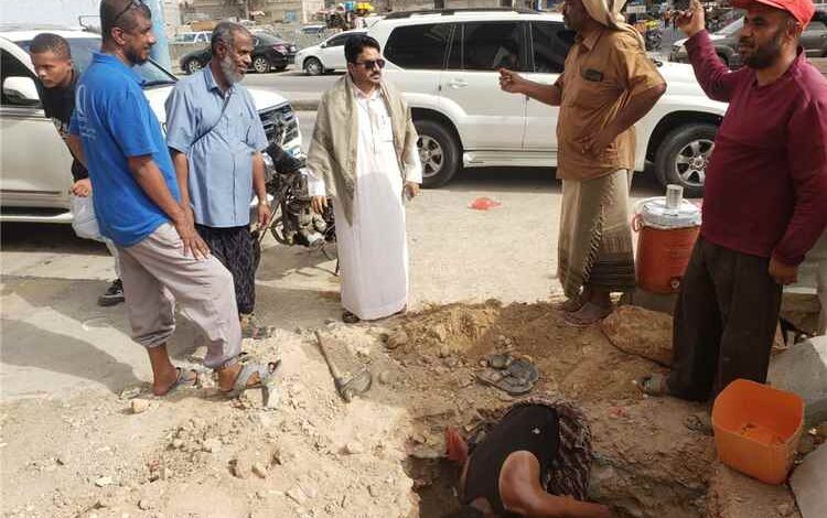 بهدف تحسين جودة الخدمات.. مدير اتصالات ساحل حضرموت يتفقد سير الأعمال في منطقة الهايبر بالمكلا
