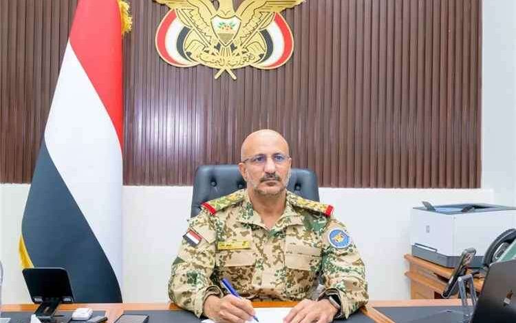تحرك عسكري عاجل.. طارق صالح يوجّه بإعادة ترتيب القوات وتشكيل مركز قيادة بديل في الساحل الغربي