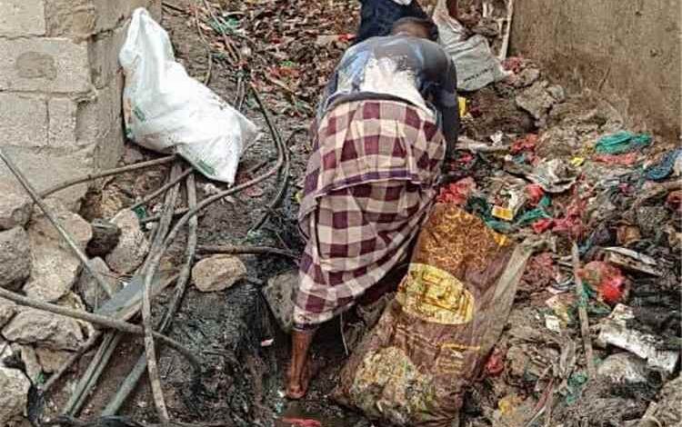 تحسين خدمات الصرف الصحي في التواهي: جهود مستمرة نحو بيئة نظيفة وآمنة