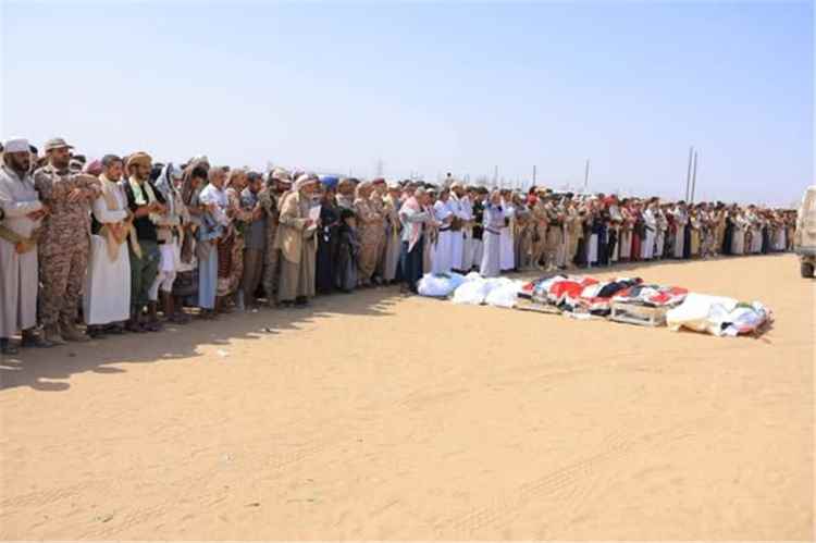 تشييع مهيب في مأرب لجثمان الشهيد العقيد عزالدين الزليل