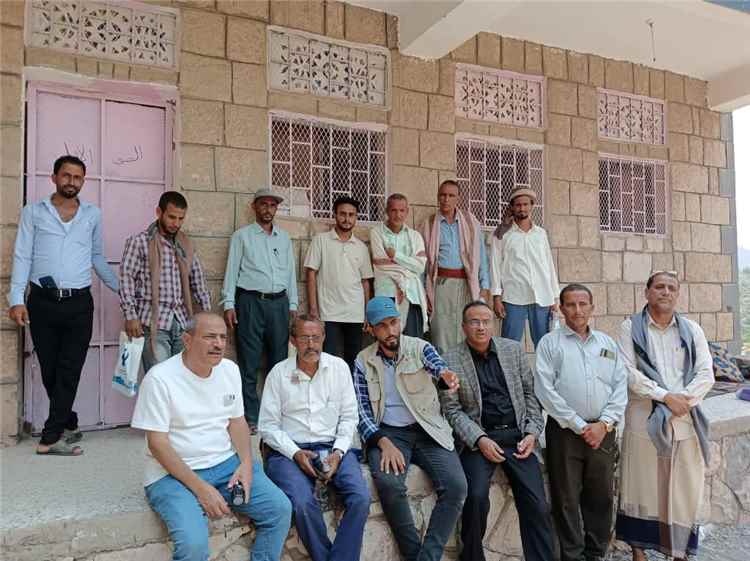 تعز.. مدير عام جبل حبشي يُسلم مواقع تنفيذ ستة مشاريع تستهدف تطوير وتأهيل عدد من مدارس المديرية