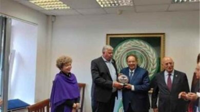 تكريم الرئيس علي ناصر محمد في ختام مؤتمر «شعوب العالم» بموسكو