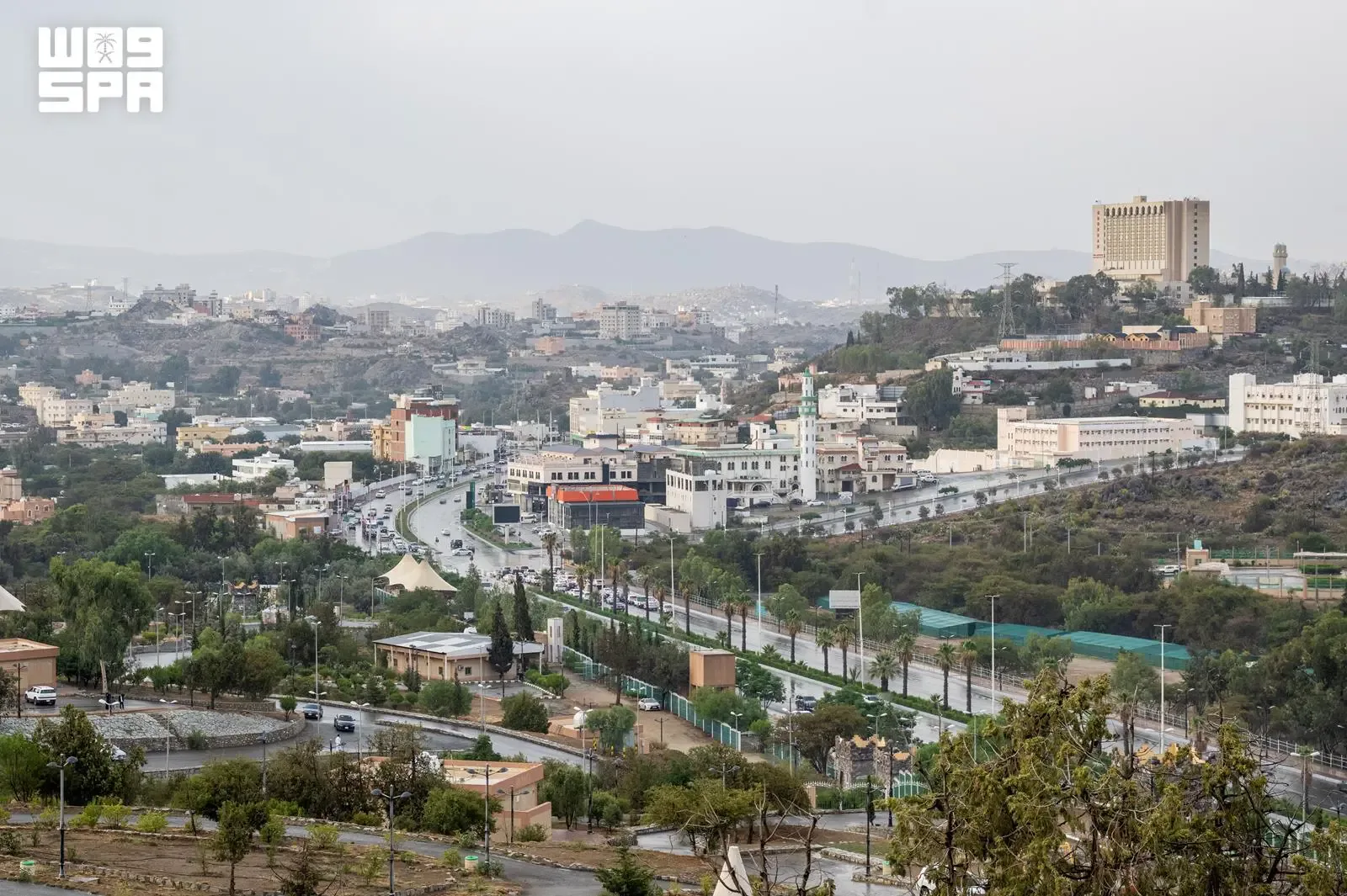 تنبيه بأمطار متوسطة ورياح شديدة على منطقة الباحة