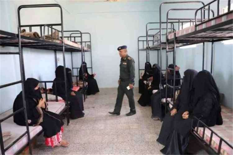 توجيهات حوثية مفاجئة بالإفراج عن سجينات في صنعاء