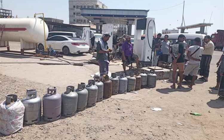 توزيع 9,200 أسطوانة غاز منزلي على مديريات عدن الأحد