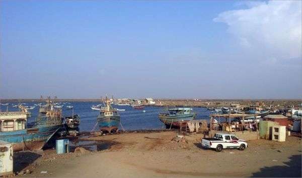 خلال 72 ساعة.. الحوثيون يحوّلون رحلة النزوح إلى طريق للموت في الساحل الغربي
