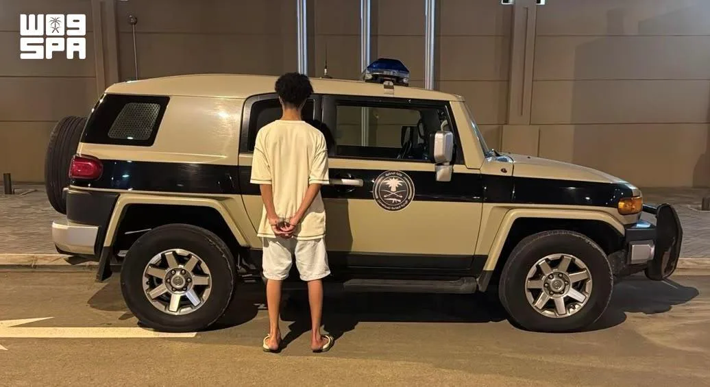 دوريات المجاهدين بجازان تضبط مواطناً نقل مخالفاً يمنياً لأنظمة أمن الحدود