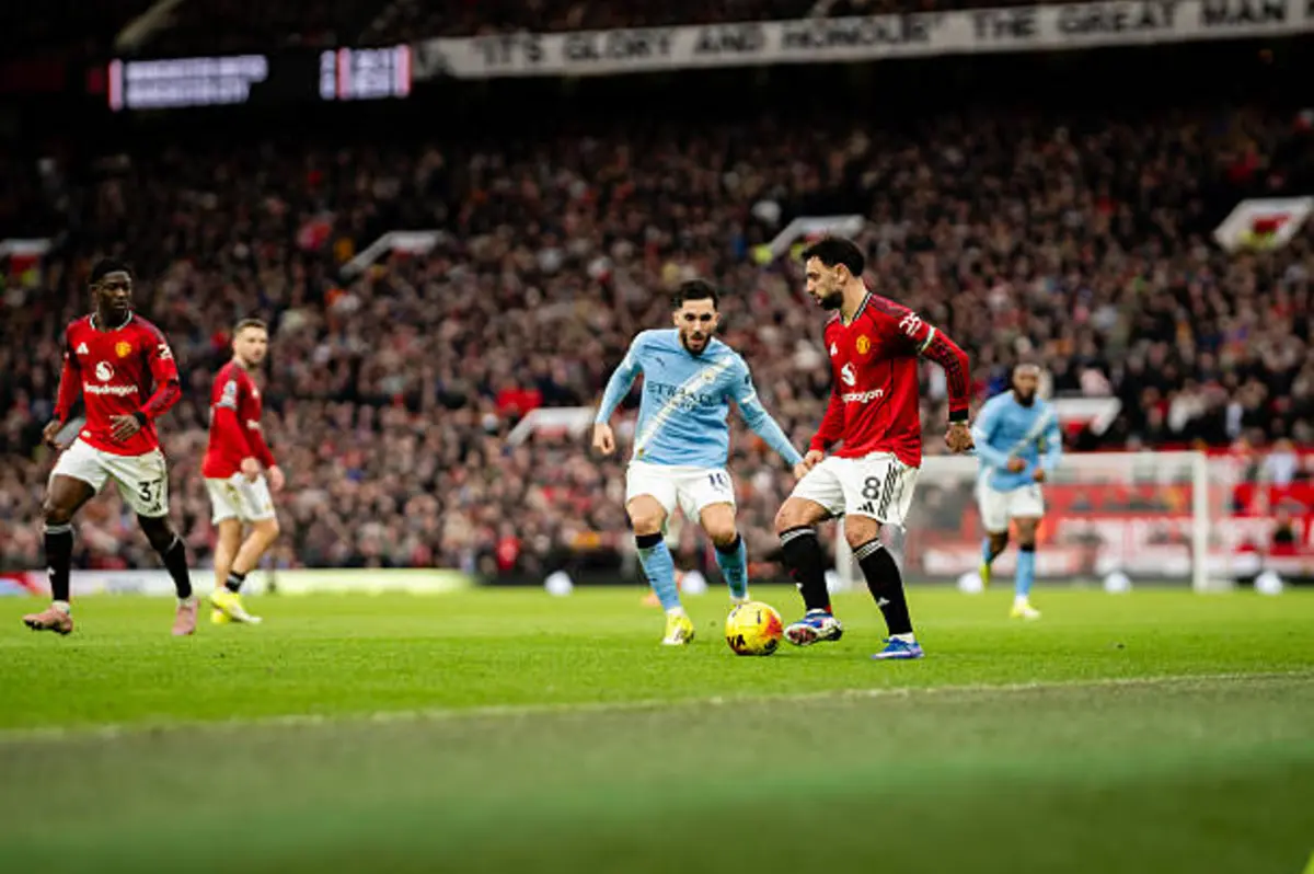 ديربي مانشستر.. صراع النجوم وصفقات تتجاوز المليار يورو