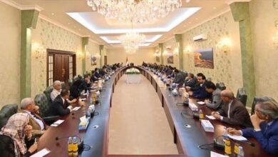 رئاسة هيئة التشاور والمصالحة والقوى السياسية تؤكد وحدة الصف وإسناد الدولة في مواجهة التصعيد الحوثي