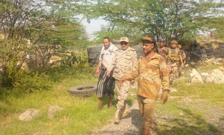 رئيس أركان محور تعز يتفقد المقاتلين في عدد من الجبهات