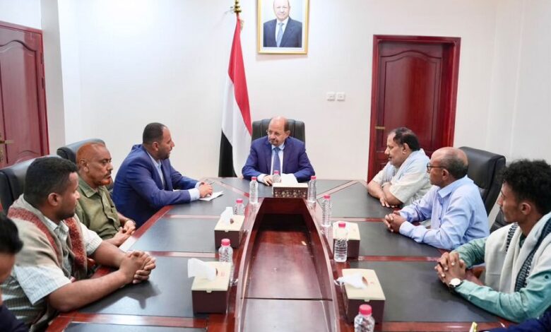 رئيس الوزراء يستقبل شخصيات وقيادات من الوازعية