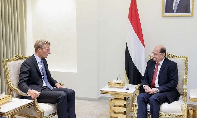 رئيس الوزراء يستقبل في العاصمة عدن المدير التنفيذي بالإنابة لبرنامج الأغذية العالمي