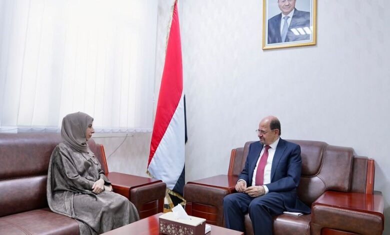 رئيس الوزراء يطلع على نتائج تحركات وزيرة الخارجية ويؤكد على مضاعفة الجهد الدبلوماسي في هذه المرحلة