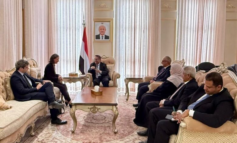 رئيس مجلس الشورى يبحث مع السفيرة الفرنسية مستجدات الأوضاع وتهديدات الحوثيين على الملاحة الدولية
