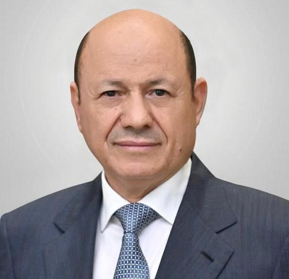 رئيس مجلس القيادة يعزي المستشار عبد الرزاق الهجري