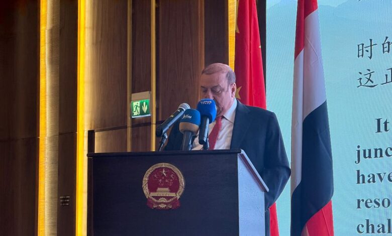 رئيس مجلس النواب يؤكد عمق العلاقات التاريخية بين اليمن والصين