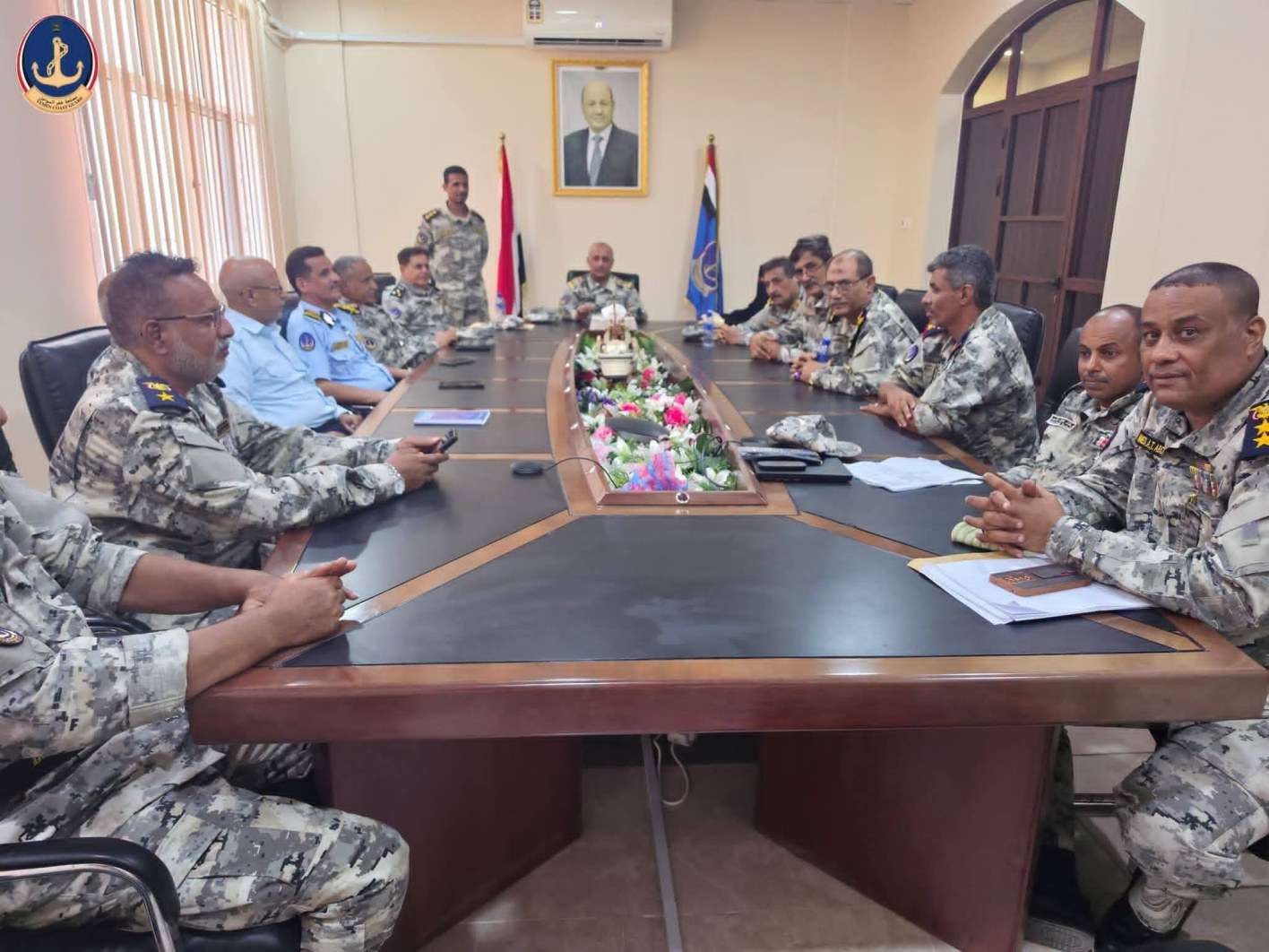 رئيس مصلحة خفر السواحل اليمنية يجتمع بقيادات المصلحة ويشدد على رفع الجاهزية والانضباط وتعزيز الأداء