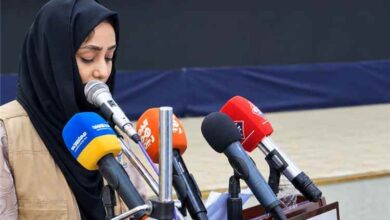 رئيسة دائرة المناصرة في «ميون» دنيا الشبوطي تسلط الضوء على مخاطر تجنيد الأطفال خلال ورشة بعدن