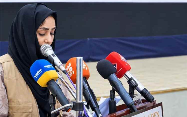 رئيسة دائرة المناصرة في «ميون» دنيا الشبوطي تسلط الضوء على مخاطر تجنيد الأطفال خلال ورشة بعدن