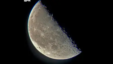 رصد تضاريس القمر في سماء رفحاء يكشف فوهات صدمية وسلاسل جبلية