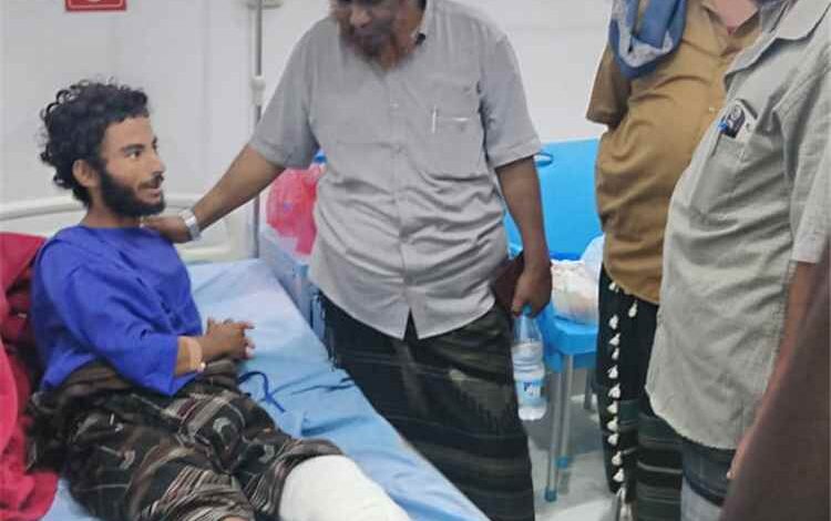 ركن مالية اللواء السادس عمالقة يتفقد جرحى جبهتي الكدحة والوازعية في مشافي عدن