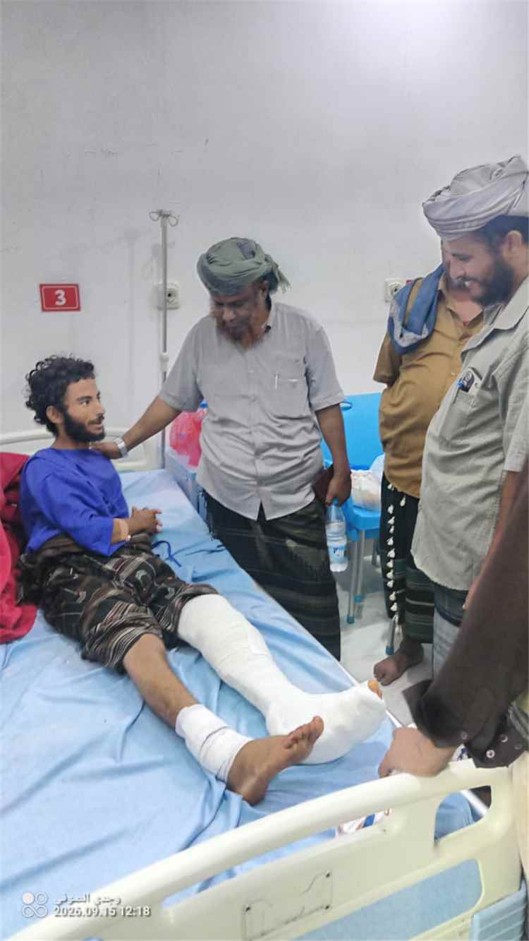 ركن مالية اللواء السادس عمالقة يتفقد جرحى جبهتي الكدحة والوازعية في مشافي عدن