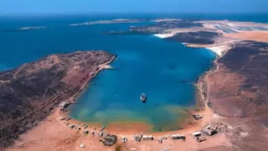 رويترز: الحوثيون يسعون للسيطرة على مرتفعات استراتيجية لعزل الساحل الغربي
