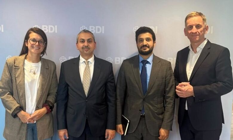 سفير اليمن يبحث مع خبير الماني في اتحاد (BDI) تطورات الأوضاع في اليمن