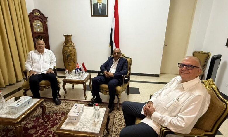 سفير اليمن يبحث مع مسؤول كوبي العلاقات الثنائية ومستجدات الأوضاع