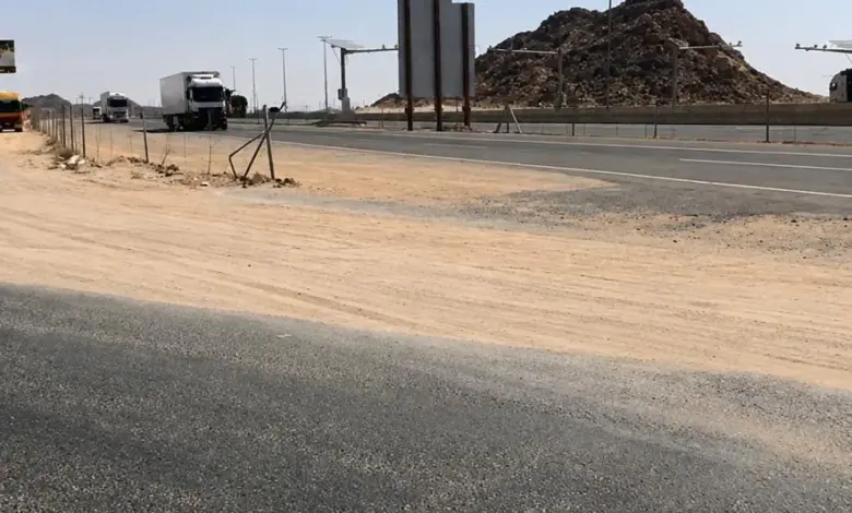 شاحنات تعبر «كوبري محيرقة القويع» بسرعات تتجاوز 120 كم/س وهيئة الطرق تحدد احتياجات السلامة