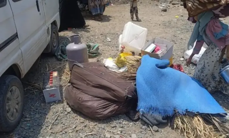 شبكة حقوقية تكشف: حملة حوثية لمداهمة ونهب منازل واحتجاز أسر في الساحل الغربي