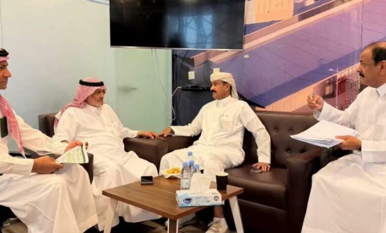 شراكة «سعودية - يمنية» لتعزيز بنية «شبوة» التحتية بمشاريع إستراتيجية