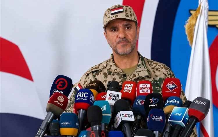 صادق دويد: طارق صالح جزء من مجلس القيادة وقواتنا جزء من الجيش.. ووحدة الصف هي طريق هزيمة الحوثي