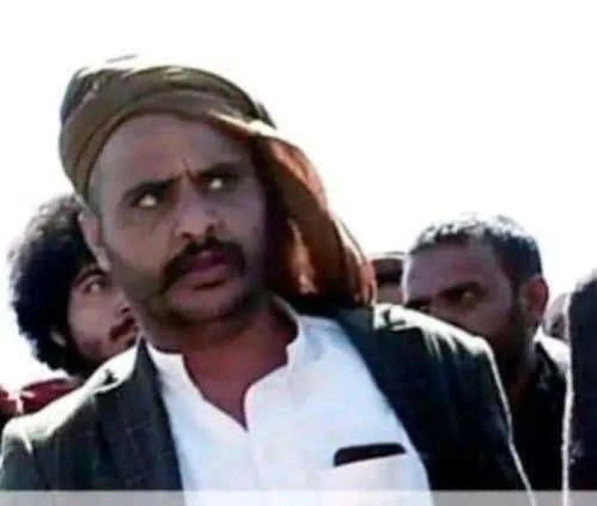 صراع (الغنائم) يفجر أزمة في أرحب.. (الوقائي الحوثي) يطلق النار على القيادي الحباري ويقتل خاله ومرافقه بالدريهمي