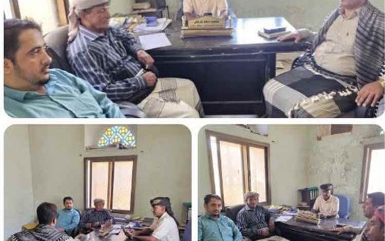 صناعة سقطرى والغرفة التجارية يناقشان تعزيز المخزون الاستراتيجي وتدفق السلع الأساسية