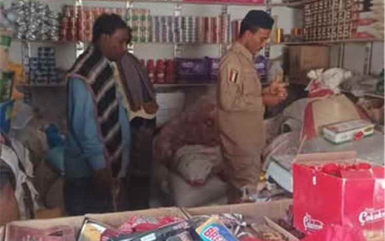 صناعة قلنسية وعبدالكوري بسقطرى تنفذ حملة رقابية لضبط الأسعار والسلع التالفة