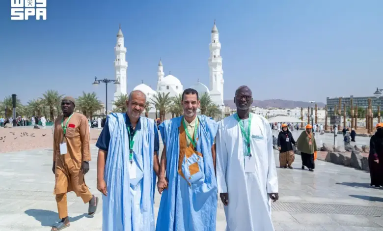 ضيوف خادم الحرمين يزورون مقبرة شهداء أحد ومسجد قباء في المدينة المنورة