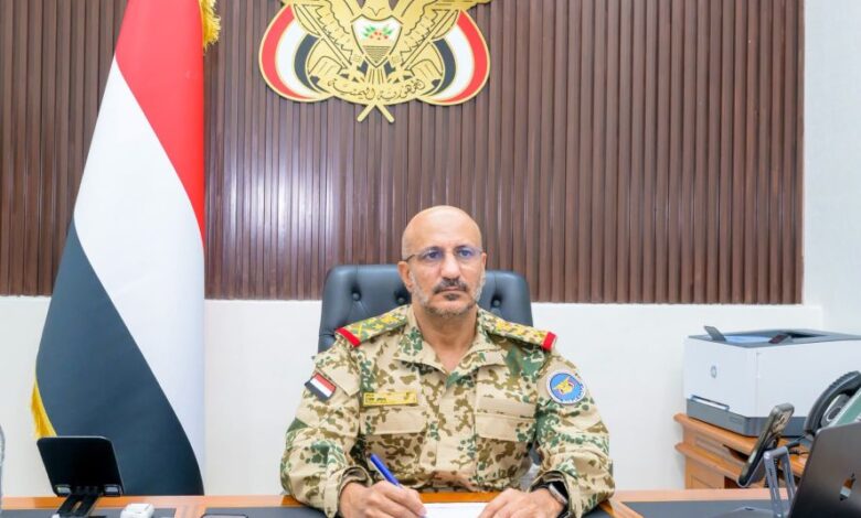 طارق صالح يحشد الحكومة لجبهة الساحل.. تعز والحديدة ترفعان احتياجاتهما و6 وزارات أمام استحقاقات المرحلة