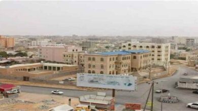 طفل بالمهرة يطلق النار على والده ويصيبه في ساقه والشرطة تحذر