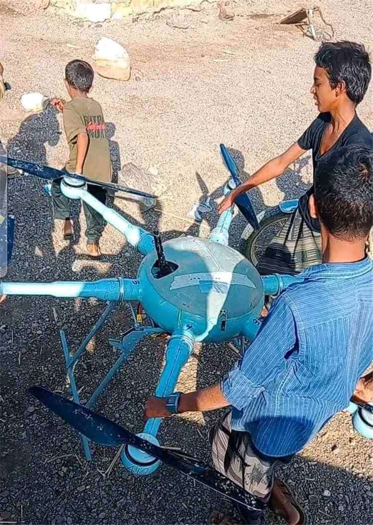 عاجل.. شهداء وجرحى في قصف حوثي استهدف قرية سكنية بلحج وإسقاط مسيّرة محملة بالقذائف