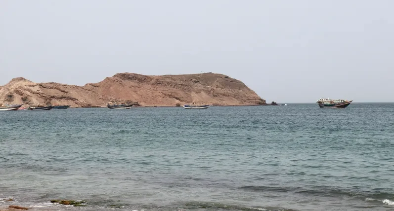 عبث الحوثي في باب المندب.. كيف يهدد أحد أهم شرايين التجارة العالمية؟