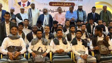عدن تحتفي بزفاف 100 عريس وعروس في «مهرجان الصفوة» للزواج الجماعي الثامن