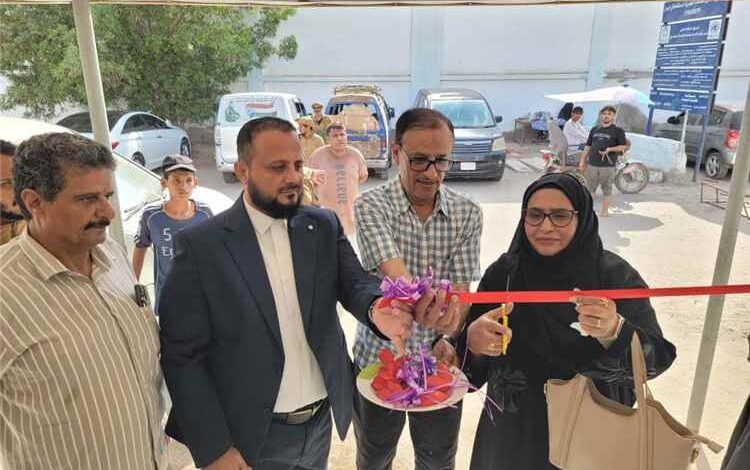 عدن.. تدشين مخيم مجاني لمرضى العيون وتفعيل النظام المالي الإلكتروني بمجمع حاشد الصحي