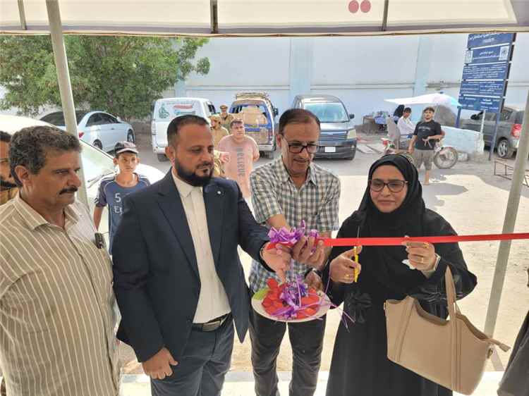 عدن.. تدشين مخيم مجاني لمرضى العيون وتفعيل النظام المالي الإلكتروني بمجمع حاشد الصحي