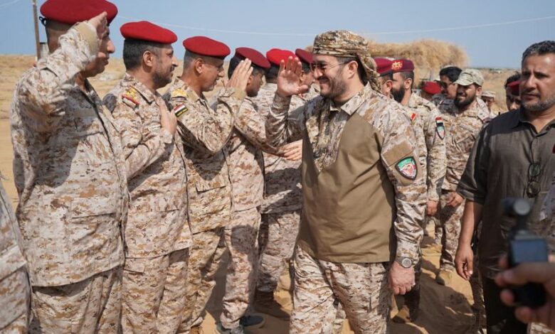 عضو مجلس القيادة الرئاسي عثمان مجلي يشيد ببطولة وجاهزية قوات المنطقة العسكرية الخامسة والتشكيل البحري