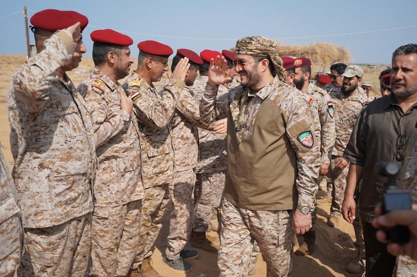 عضو مجلس القيادة الرئاسي عثمان مجلي يشيد ببطولة وجاهزية قوات المنطقة العسكرية الخامسة والتشكيل البحري