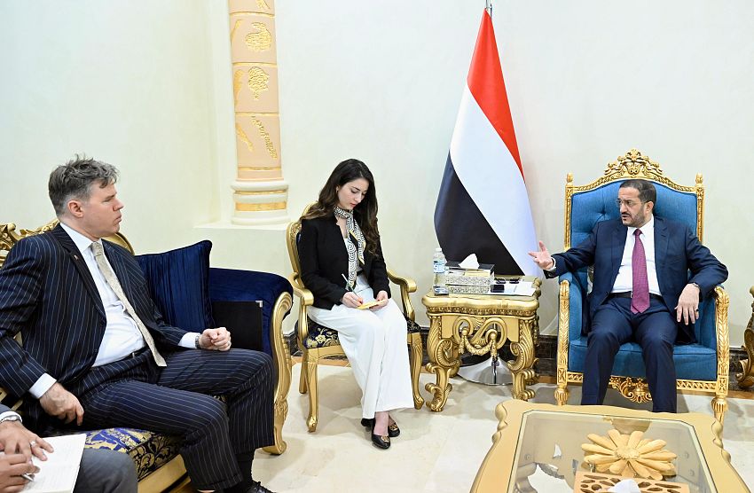 عضو مجلس القيادة الرئاسي عثمان مجلي يلتقي القائم بأعمال السفارة الأمريكية