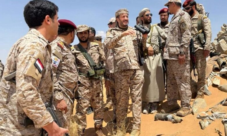 عضو مجلس القيادة عثمان مجلي يزور الفرقة الرابعة طوارئ في محوري كتاف والبقع